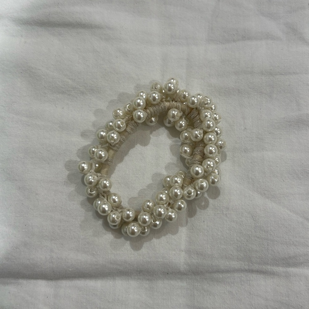 Princess Polly Pearl Hair Scrunchie
